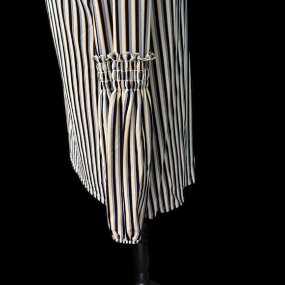 Chic Striped Sleeve Blouse – Stylish & Elegant by Como Blu - Picture 4 of 7